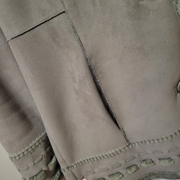 Vintage y2k olive green faux fur trim lined hooded suede winter coat small - Picture 11 of 11